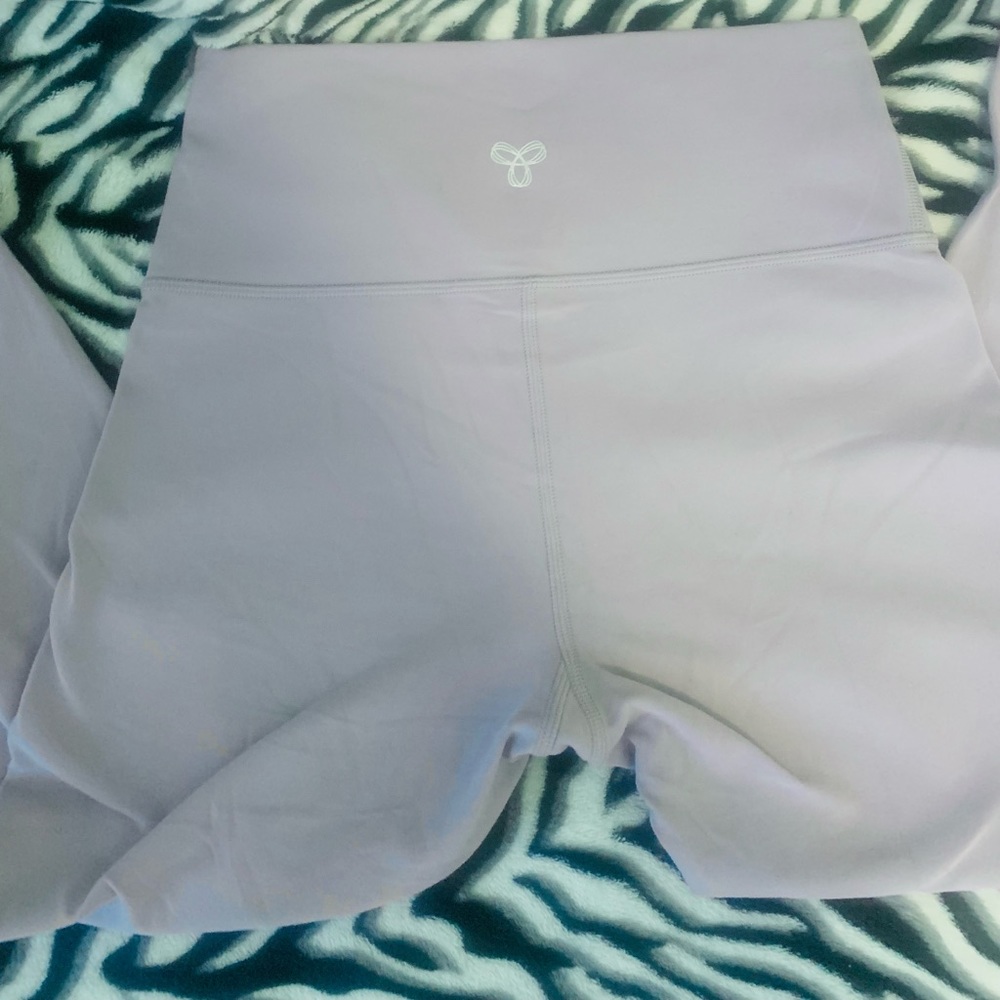 Aritzia TNA butter legging - Picture 2 of 3